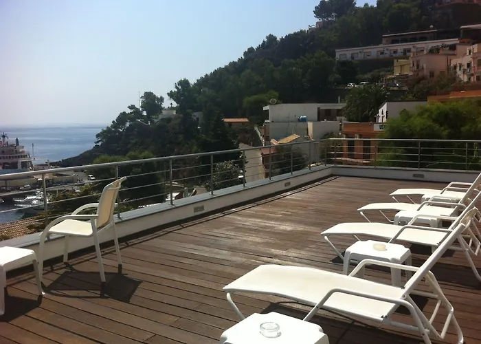 Stella Marina 아파트호텔 우스티카